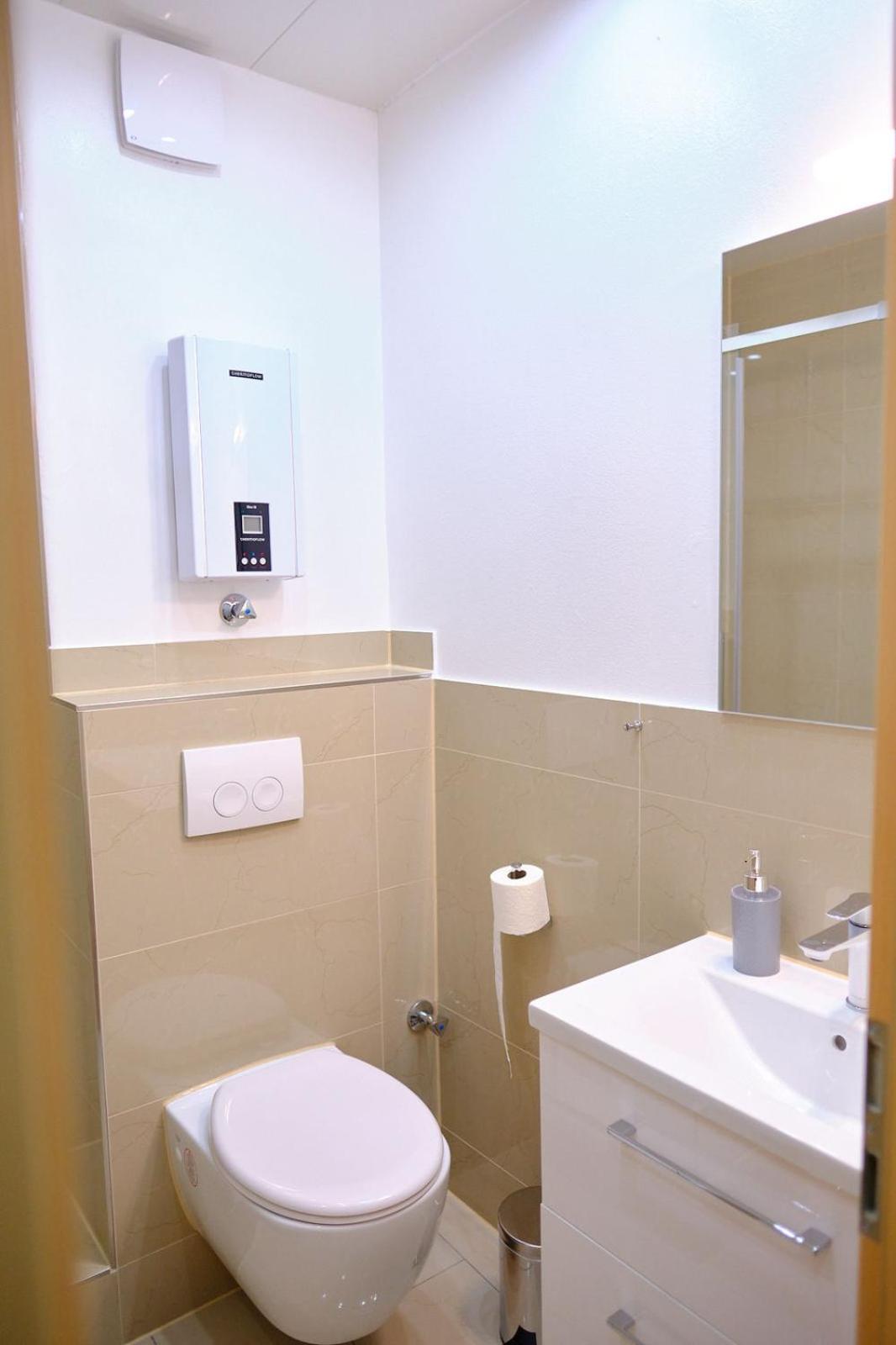 Primetime Suite Fuer 8+Kueche/Wifi 埃森 外观 照片
